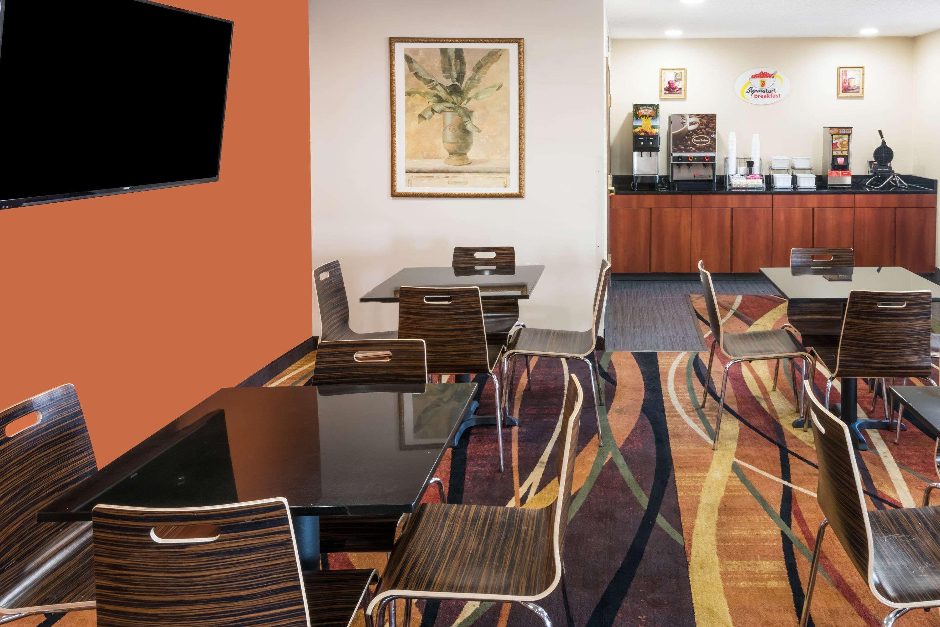 Hotel Super 8 By Wyndham Columbus West Esterno foto