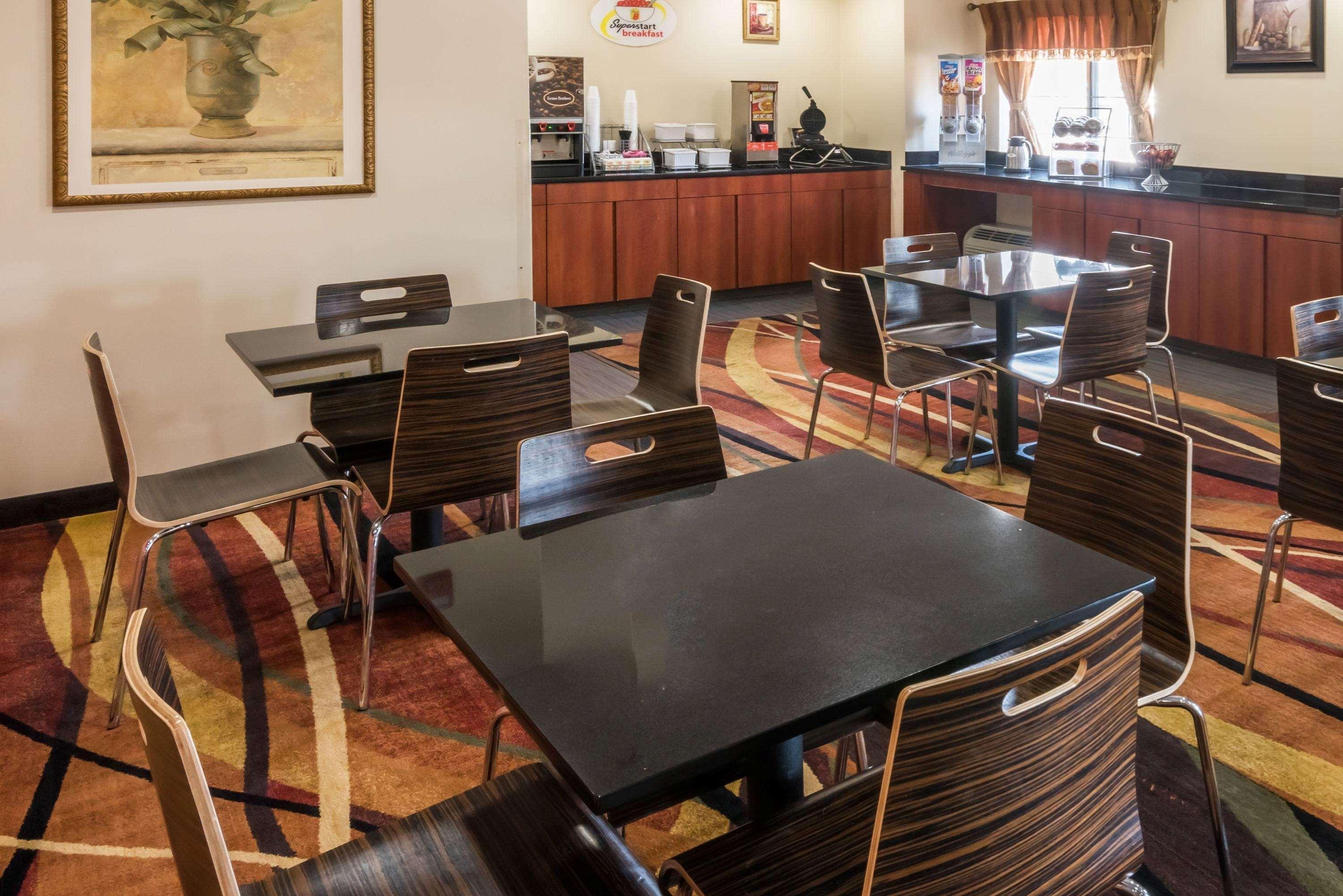 Hotel Super 8 By Wyndham Columbus West Esterno foto