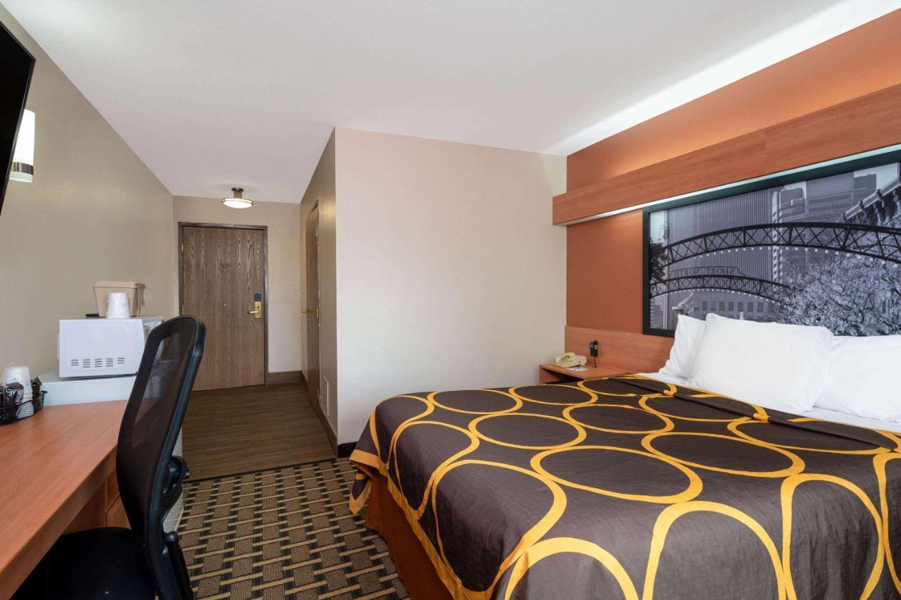 Hotel Super 8 By Wyndham Columbus West Esterno foto