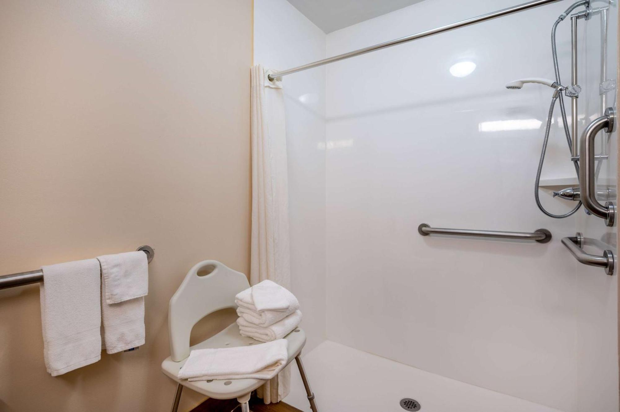 Hotel Super 8 By Wyndham Columbus West Esterno foto