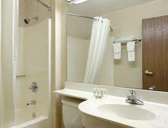 Hotel Super 8 By Wyndham Columbus West Esterno foto